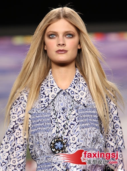 最新卷发发型,时尚风潮的多样演绎