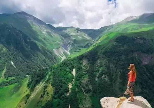彦飞演员,探索自然美景的旅行,寻找内心的平和之地