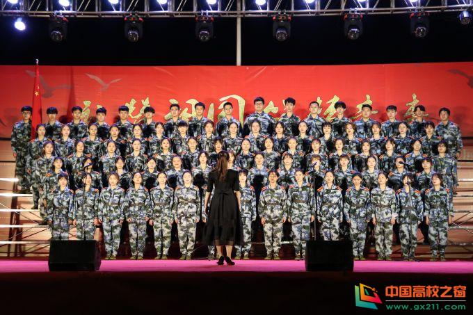 校歌比赛串词,小巷中的音符盛宴与一家特色小店的奇遇