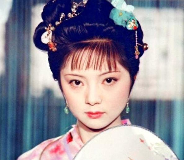 薛宝钗新角色扮演者揭晓,变化中的学习,自信与成就的力量