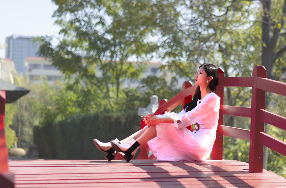 最新桥边姑娘,与大自然共舞,寻找内心的宁静