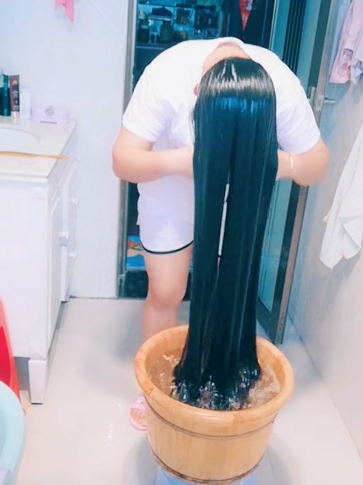 最新洗长发,爱的陪伴与温馨的日常