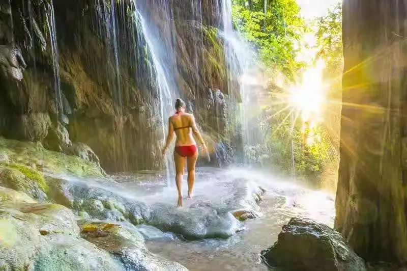 红毛哥最新探险,与大自然共舞,寻找内心的桃花源