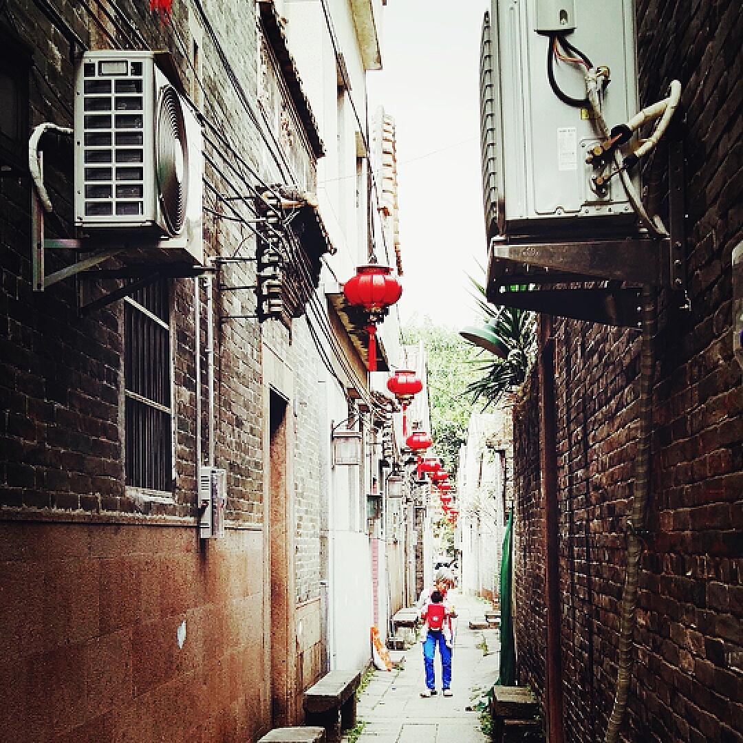 最新的激活,小巷深处的独特风味