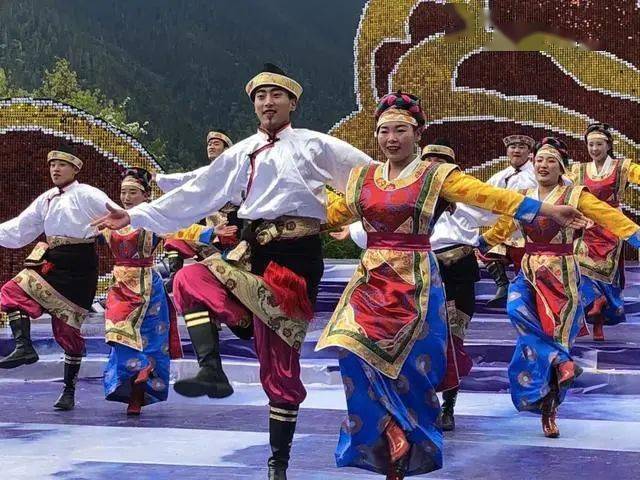 最新满族舞,与自然美景的邂逅,寻找内心的平和之旅