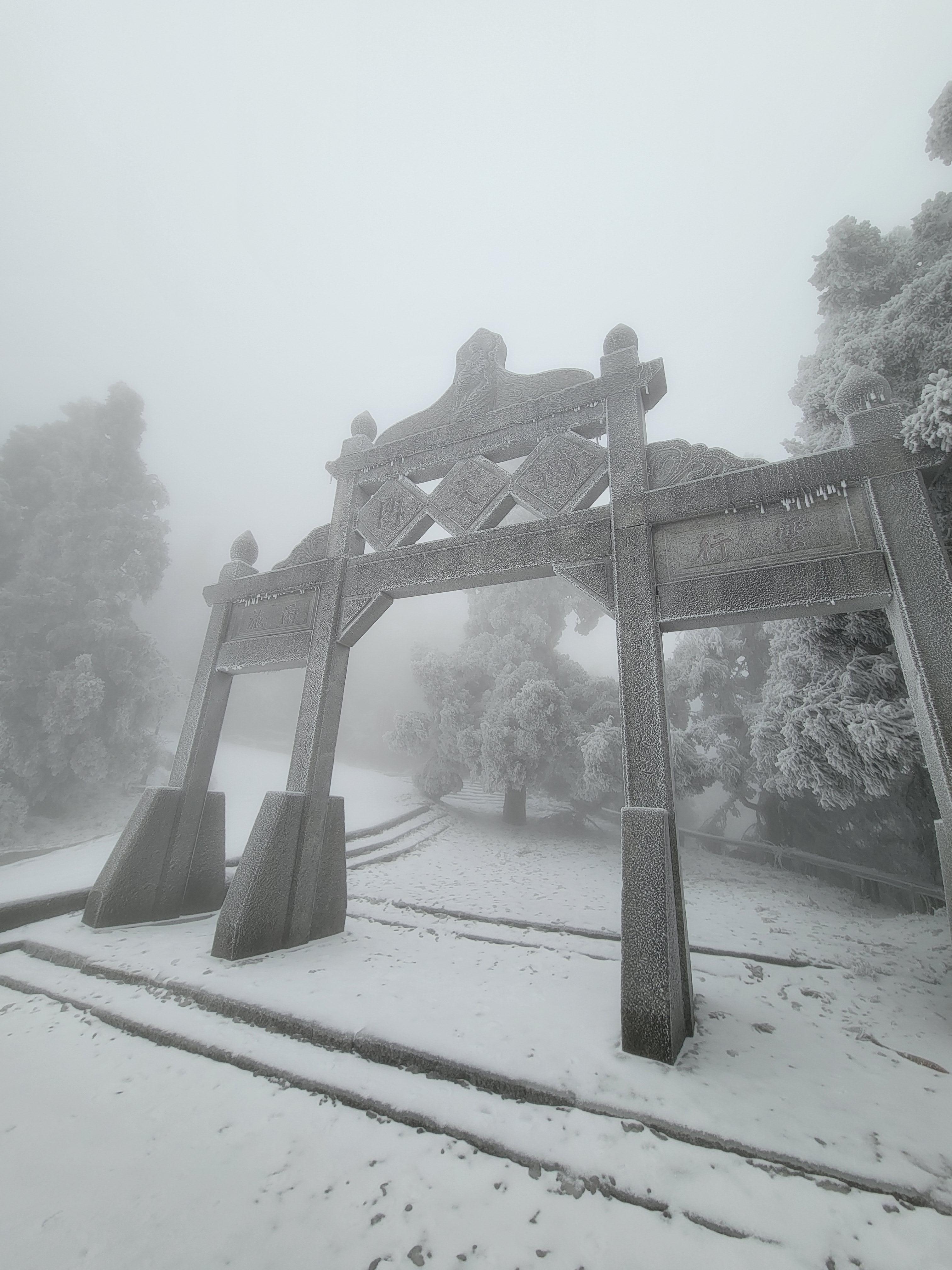 天气变化的日常趣事与友情纽带