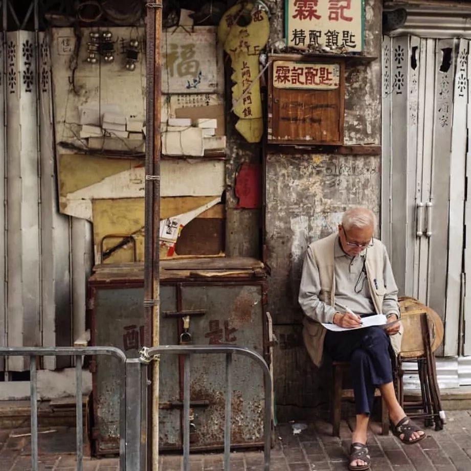 最新港剧高分,小巷深处的特色小店探秘