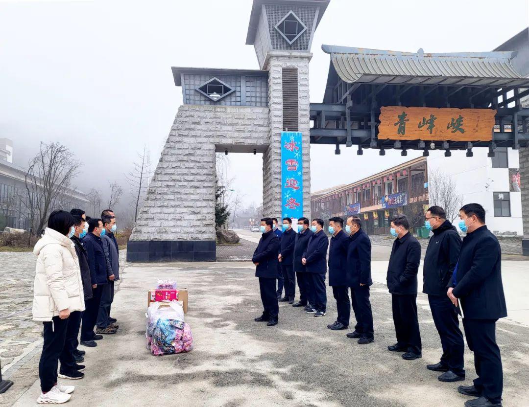 重磅推出演员王小龙的高科技产品体验之旅——感受前沿科技,改变生活品质